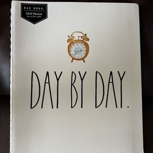 RAE DUNN NEW 2022
-monthly dividers, holidays & notes
-items are sanitized